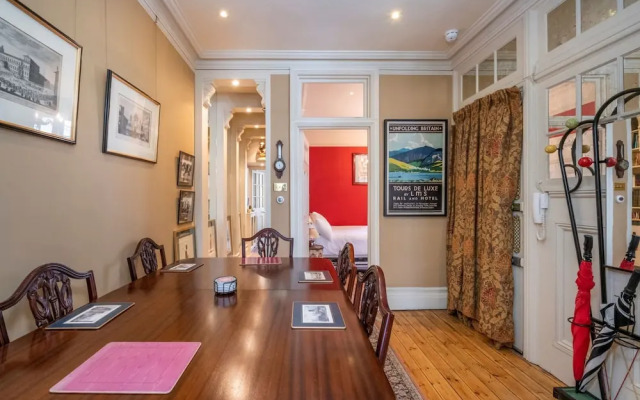 The Grand Old Boy - Marylebone - by Frankie Says