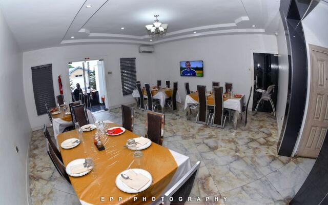 PoshLux Executive Hotel