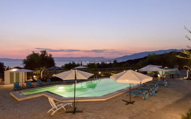 Home Love, stone house by the pool near the sea