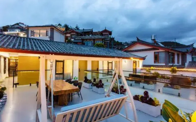 Yinian Huakai Xinian Homestay