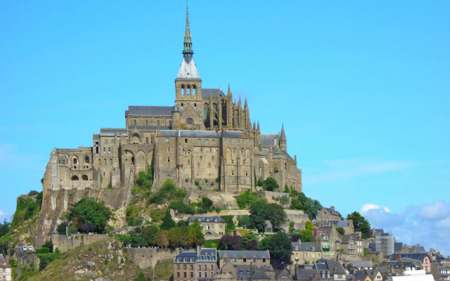 Semi Detached House, Bacilly