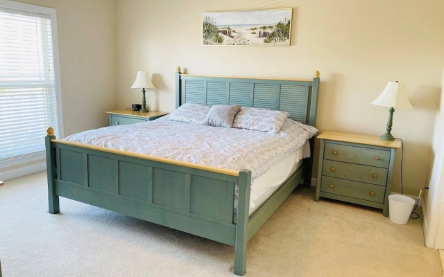Holden' A Full House 4 Bedroom Home by RedAwning