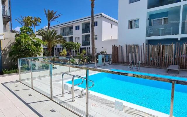 COOL Apartment NEAR Beach Pool & AC 1