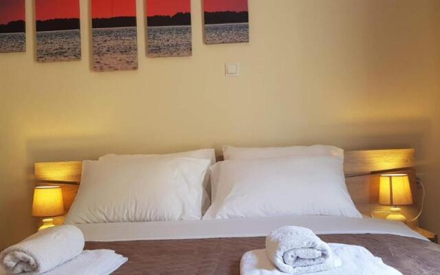 City's Center Lux. Apt.Up 6 persons and BBQ