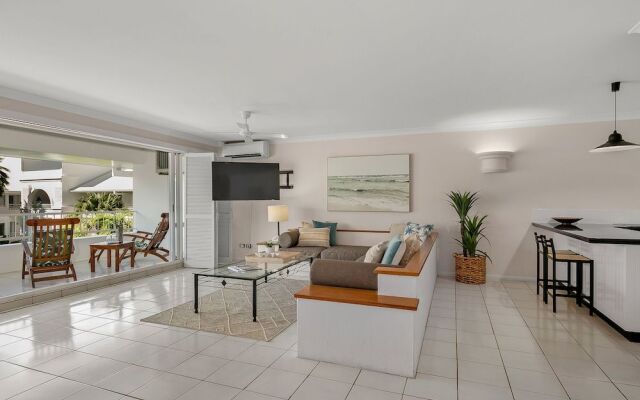 Belle Escapes - Oceanview Suite Alamanda Beachfront Resort "88"