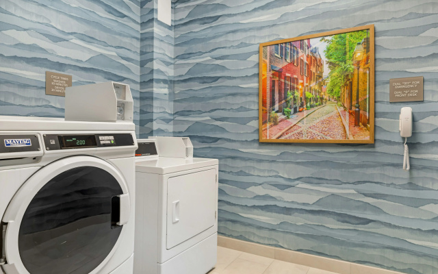 Hampton Inn & Suites Plymouth