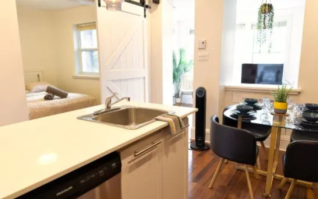 Superb 2 Bed in Plateau 10Min to Mont-Royal Metro