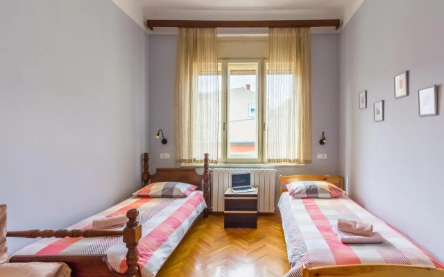 Spacious & Smart Center Apartment