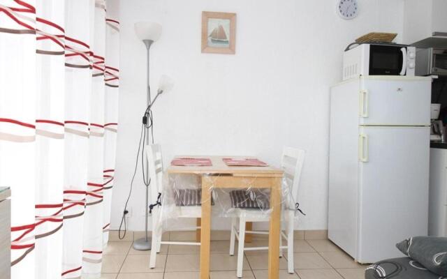 Appartement Balaruc-les-Bains, 1 pièce, 4 personnes - FR-1-553-43