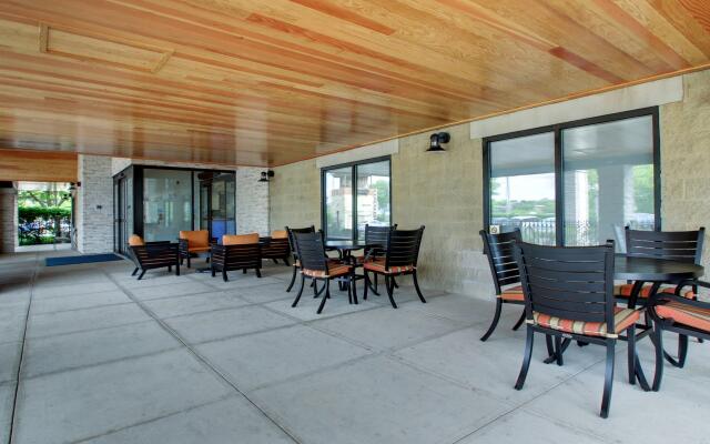 Holiday Inn Express & Suites Aurora - Naperville by IHG