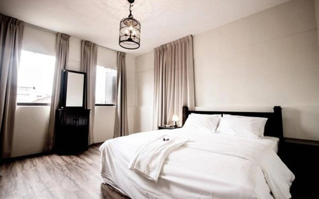 8 Boutique By The Sea