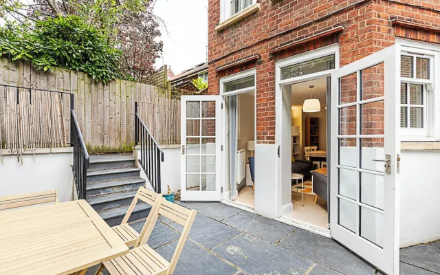 Charming and Modernised Edwardian Flat