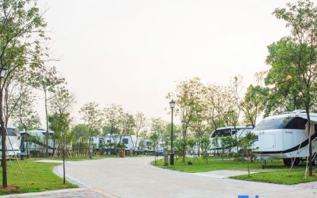 Midea Egret Lake Car Theme Hotel