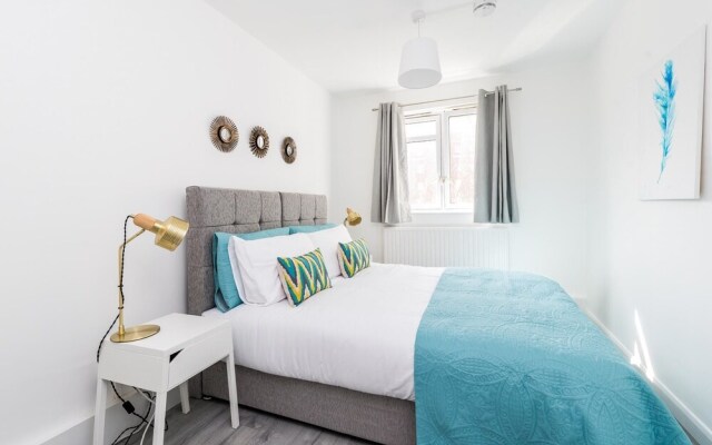 NEW Fantastic 4BD House Well Connected to City!