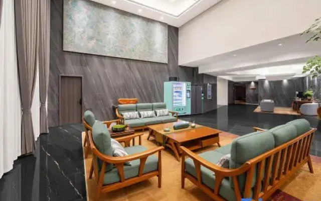 Urba S Hotel (Yili Xinyuan Kaiyuan Food Plaza Branch)