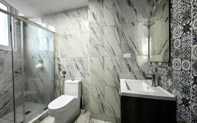 Oceanfront Designer Apartment PH The Sands, Next to Hilton