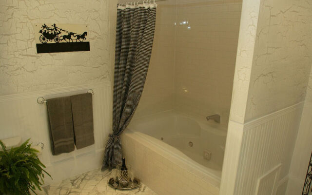 Historic Jacob Hill Inn