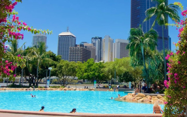 Amazing City Location-Private Room in a Share House-2 Rooms available!!