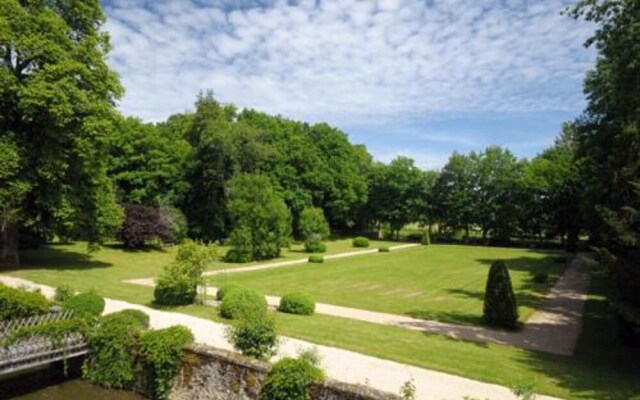 Chateau de la Cour Senlisse