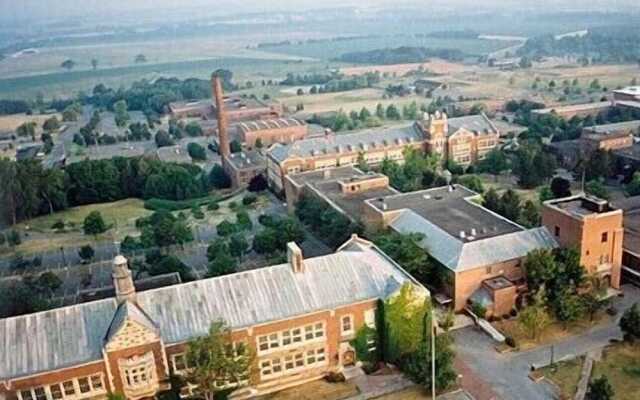 Oak Valley Inn & Suites