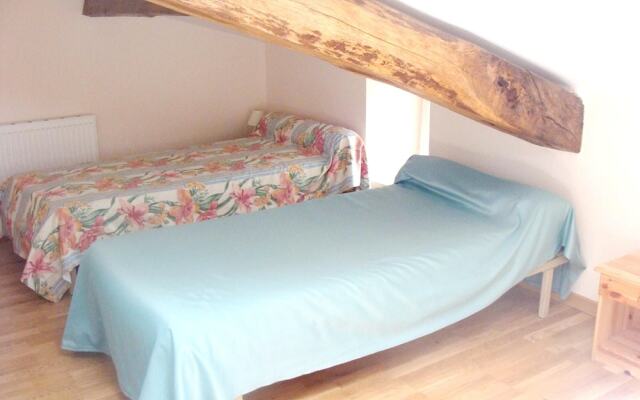 House With 5 Bedrooms in La Caillère-saint-hilaire, With Enclosed Gard
