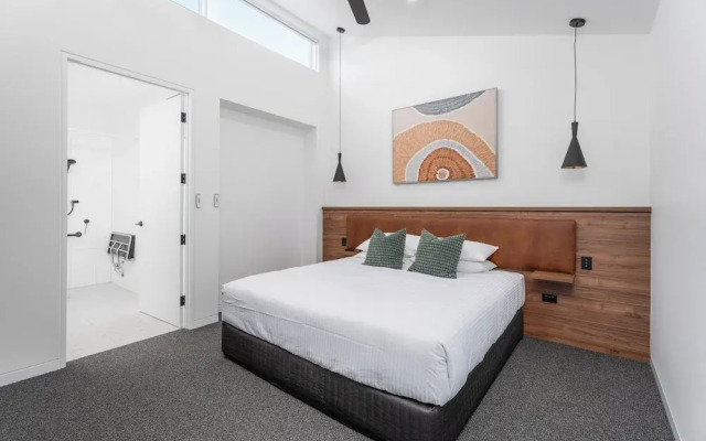 Clare Hillside Apartments