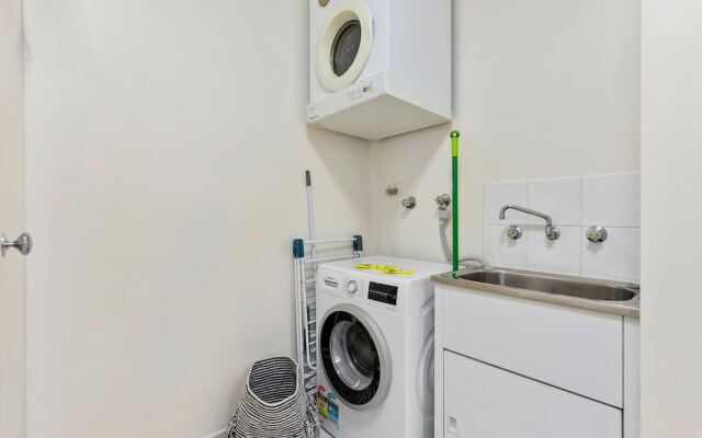 StayCentral - Heritage Warehouse Retreat