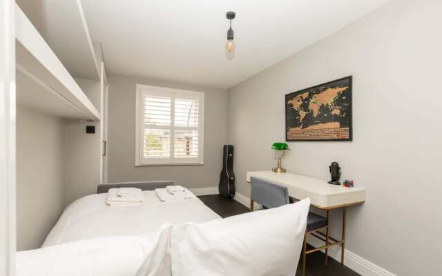 Dazzling Top Floor 1bedroom Flat - Earl's Court!