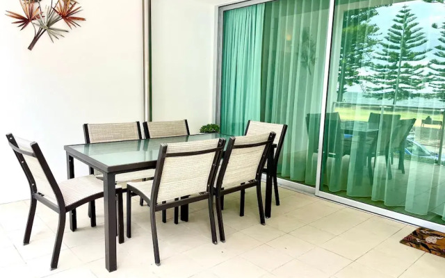 Breeze Beachfront Apartment no 9
