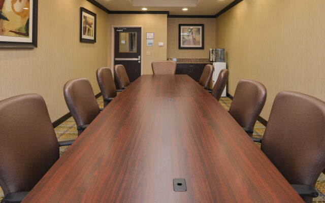 Holiday Inn Express & Suites Bridgeport by IHG