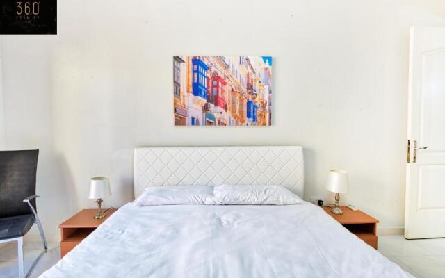 Seafront Sliema - Spacious 3BR opposite beach - AC by 360 Estates
