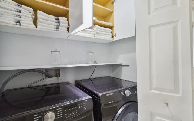 Fascinating Private Pool and Game-room, Near Disney!!