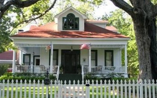 White Oak Manor Bed & Breakfast