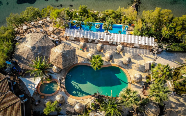 Gloria Maris Hotel Suites & Villas