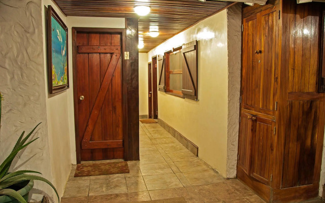 The Wooden House Lodge