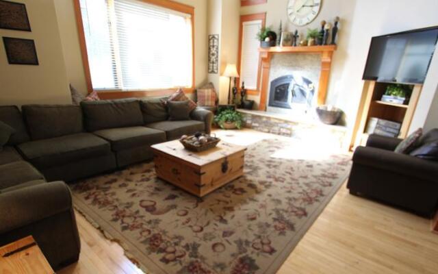 The Timbers by Mammoth Reservations