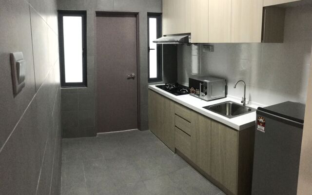 One Amerin Mall & Suites