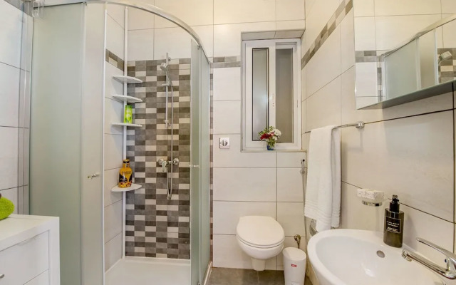 The Hillock North D6