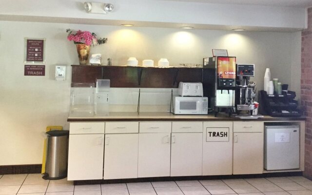 Capital O Amerihost Inn and Suites Fulton Hwy 54 MO