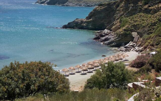 Seaside small villa near beach