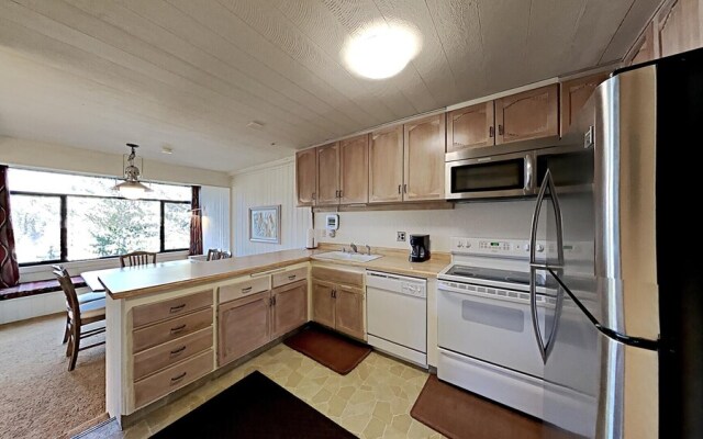 Spacious 2 BR Units at 1849 Condos with FREE Pool, Parking & Wifi