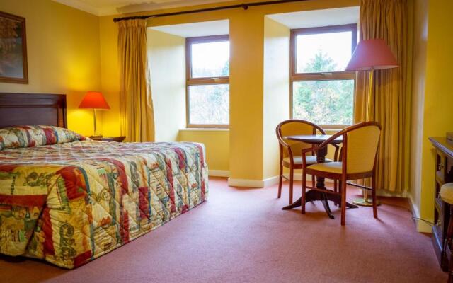 Lynhams Hotel