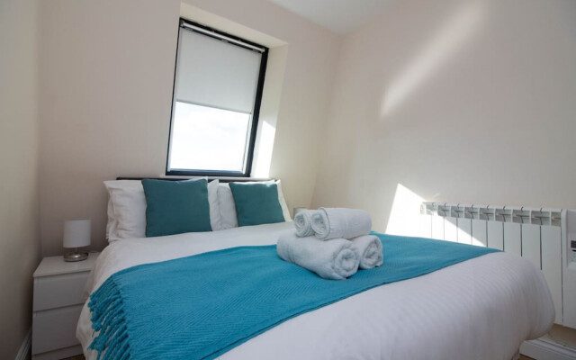Stayzo Premiere Serviced Accommodation - 17