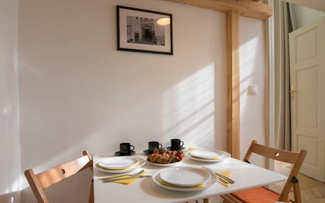 Wenceslas Apartment for 10 with AC