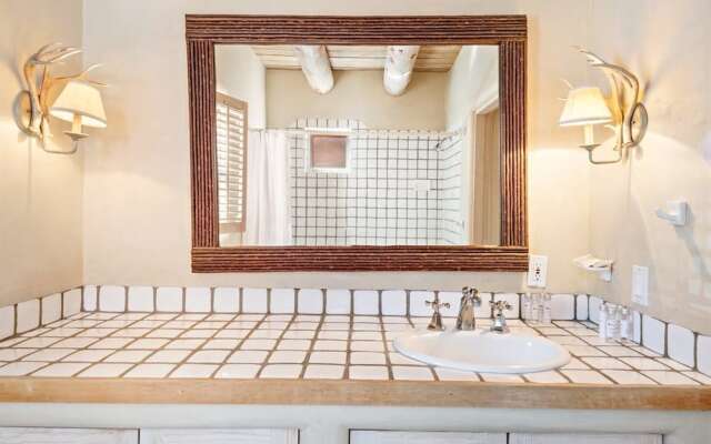 Casa Siempre Mayo - Railyard Gem, Walk to Plaza