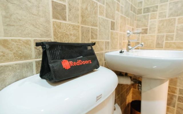RedDoorz Plus near Osmena Highway 2 - Quarantine Hotel