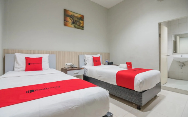 RedDoorz Plus near Simpang Rimbo Jambi