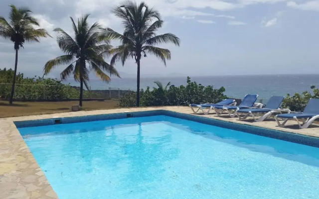 Spacious Oceanfront Villa