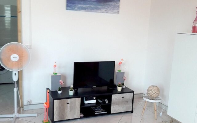 House with One Bedroom in Petit-Bourg, with Wonderful City View, Furnished Terrace And Wifi - 27 Km From the Beach