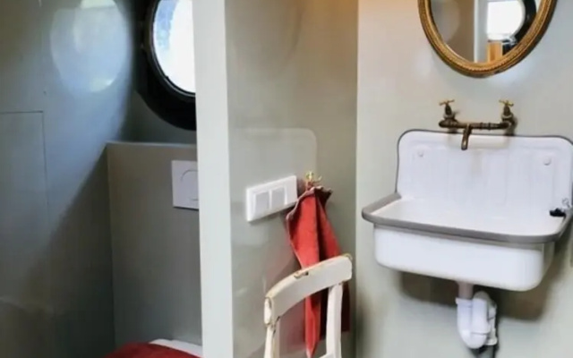 Houseboat Tante Piet